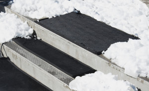 雪融化垫寒冷天气户外工作人员的安全提示